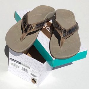 AETREX VENUS 8.5 Bronze Snake flip flop